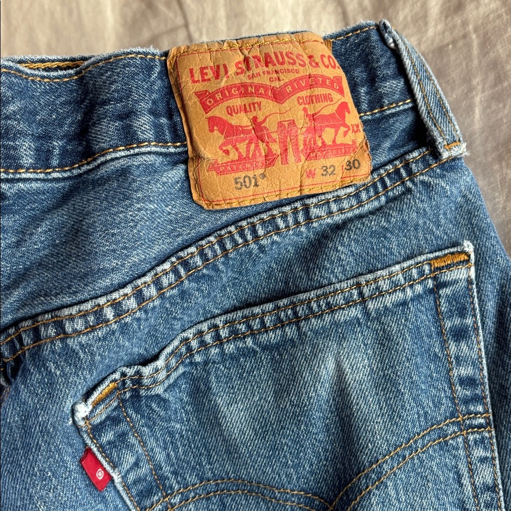 Levi’s 501 Jeans - Picture 2 of 10
